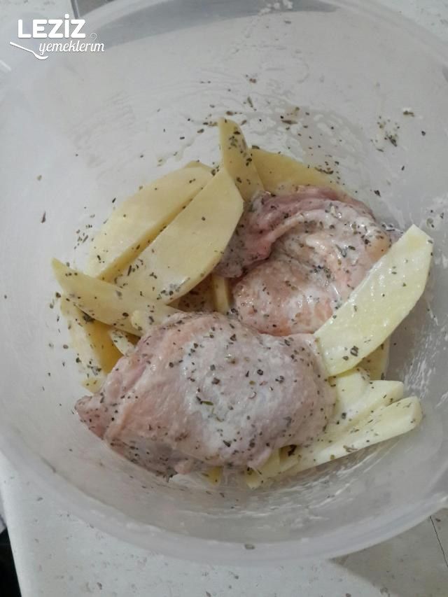 Fırında Mayonez Kekik Soslu Tavuk Pirzola
