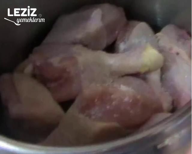 Tavuk Parçalı Tavuk Suyuna Şehriye Çorbası