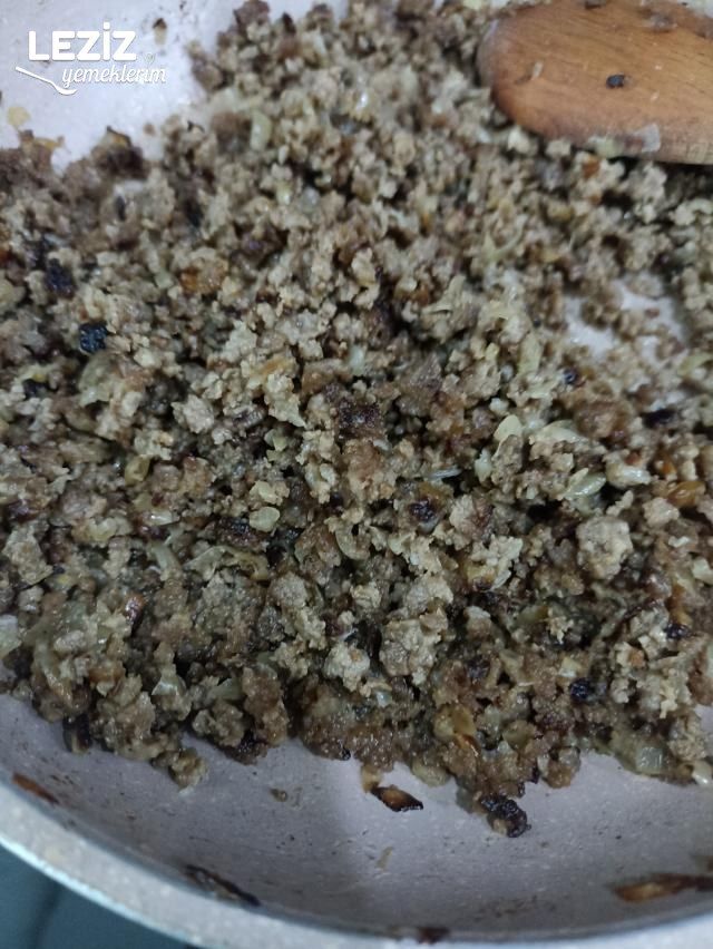 İçi Kıymalı Ay Çöreği