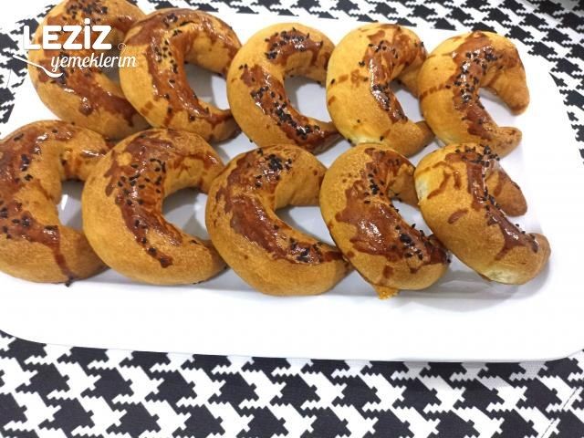 İçi Kıymalı Ay Çöreği