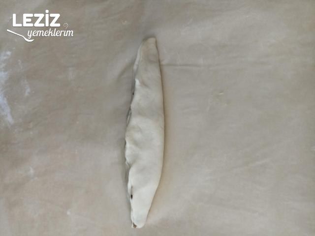 İçi Kıymalı Ay Çöreği