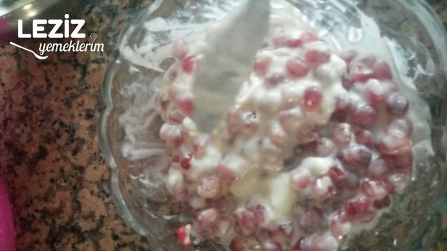 Çocuklar Icin Yogurtlu Nar Taneleri