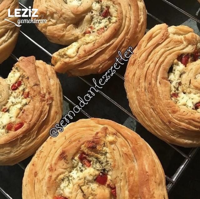 Kat Kat Peynirli Katmer Börek