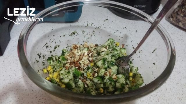 Yoğurtlu Salatalık Mezesi Tarifi