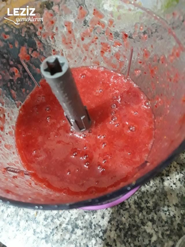 Çilekli Ev Pudingi Tarifi