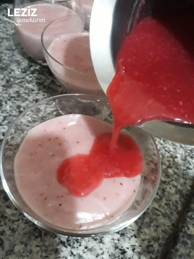 Çilekli Ev Pudingi Tarifi