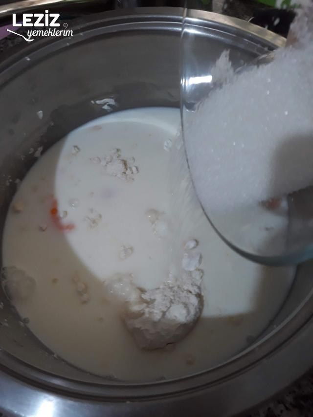Çilekli Ev Pudingi Tarifi