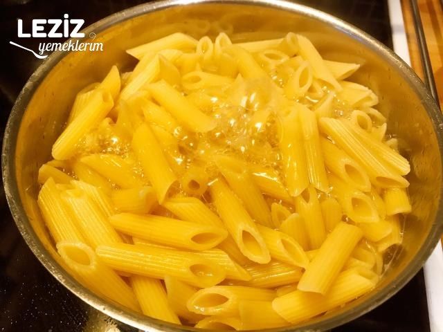 Pesto Soslu Makarna (Tavuk Dünyası Lezzetinde)