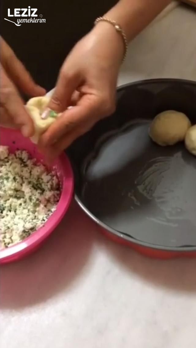 Peynirli Çiçek Ekmek