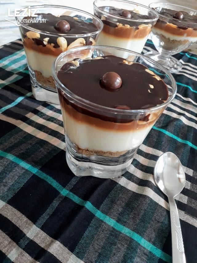 Karamelli Fıstıklı Muhallebi Cupları (Sinickers Tadında)