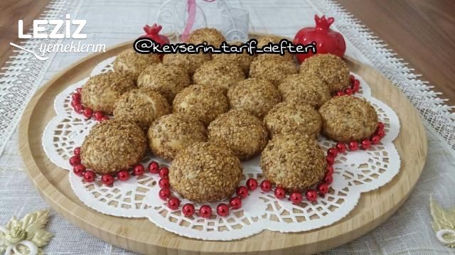 Ağızda Dağılan Susamlı Kurabiye (Simit Tadında)