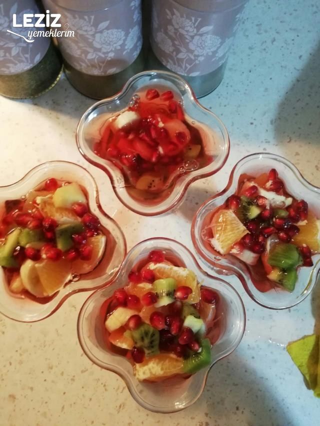 Jöleli Meyve Salatası Tarifi