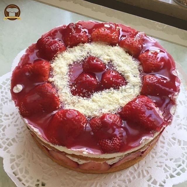 Ev Yapımı Çilekli Pasta Tarifi