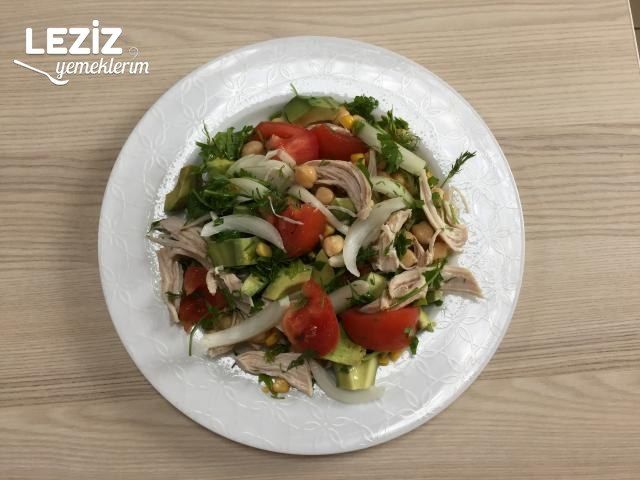 Tavuklu Avokado Salatası