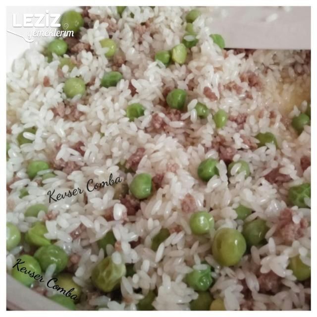 Kıymalı Bezelyeli Pirinç Pilavı Tarifi