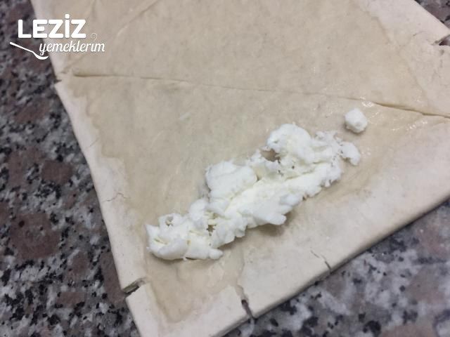 Çıtır Peynirli  Milföy Böreği