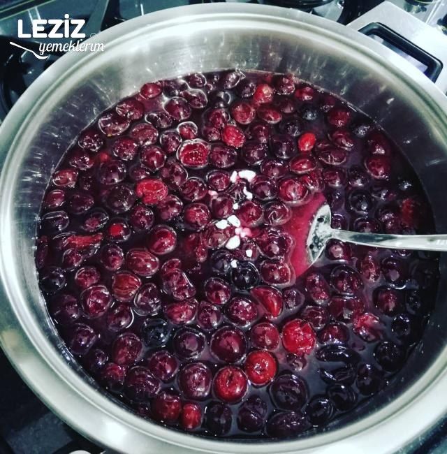 Ev Yapımı Nefis Vişne Reçeli