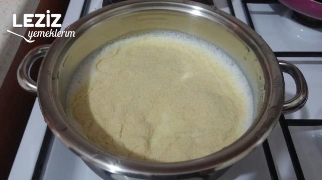 Bisküvili Sütlü İrmik Tatlısı