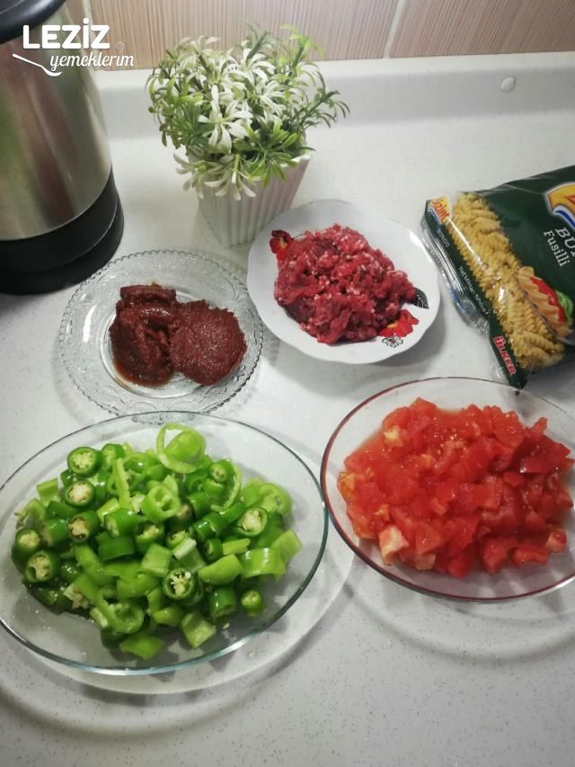 Bolonez Soslu Burgu Makarna
