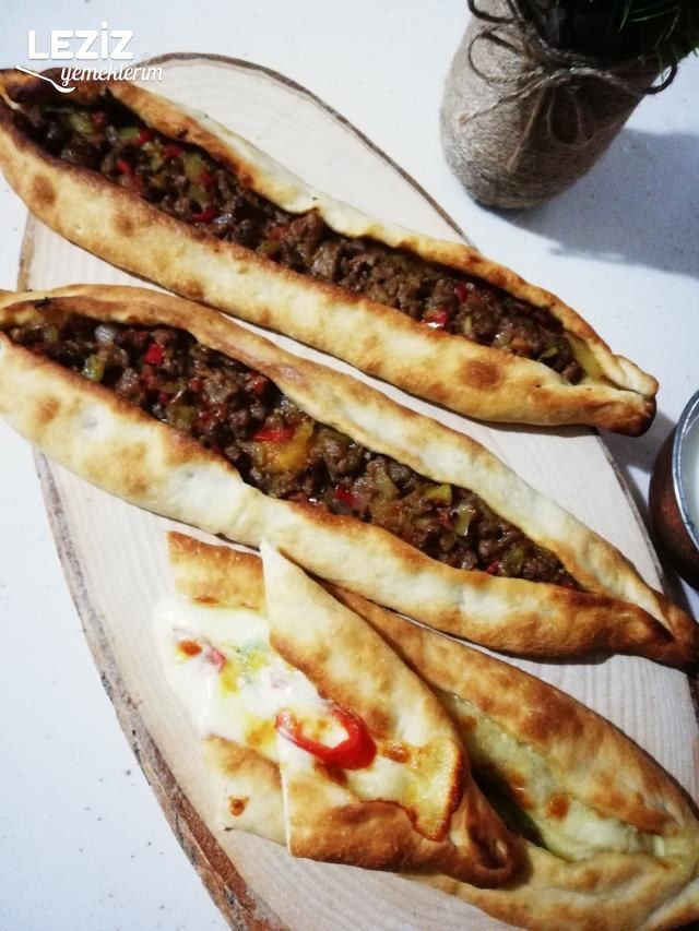 Etli Ve Kaşarlı Pide