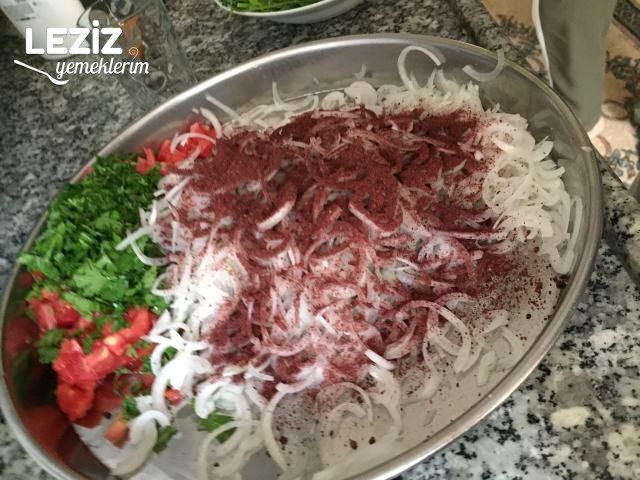Kebap Salatası