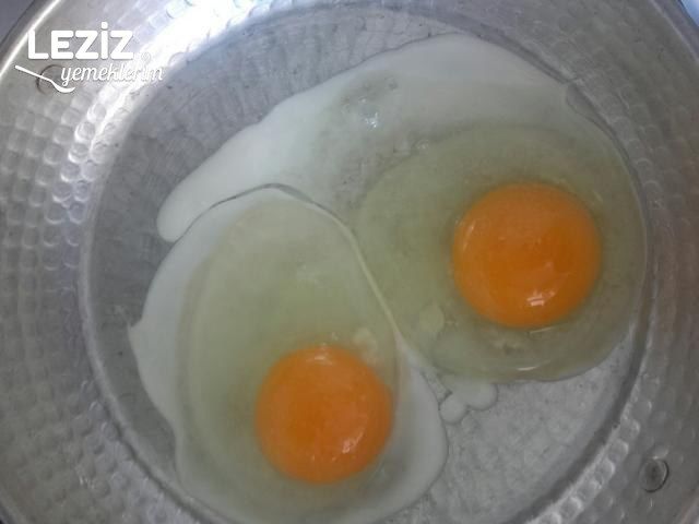 Sahanda Kayısı Kıvamında Yumurta