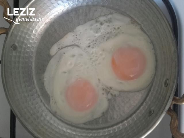 Sahanda Kayısı Kıvamında Yumurta