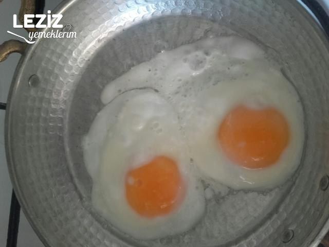 Sahanda Kayısı Kıvamında Yumurta