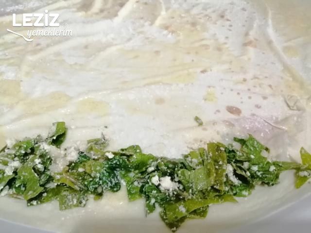 El Açması Lezzetinde Ispanaklı Börek