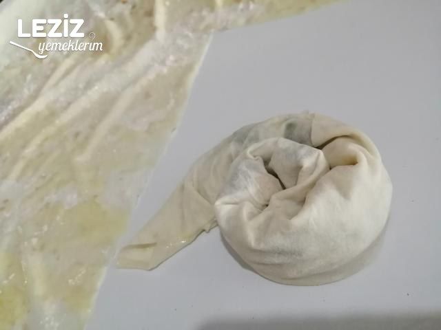 El Açması Lezzetinde Ispanaklı Börek