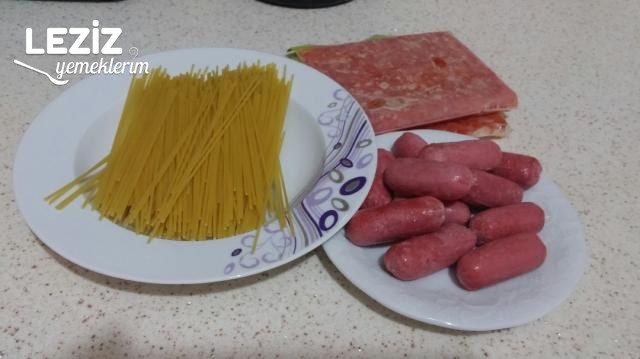 Sosisli Spagetti Çubukları Tarifi
