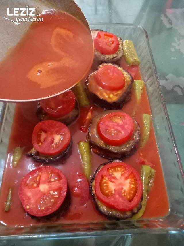Kaşarlı Etli Fırında Bostan Patlıcanı