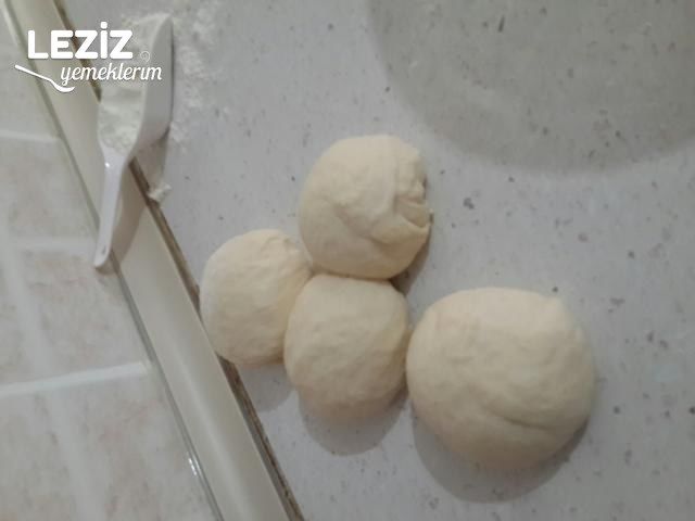 Nefis Kuşbaşılı Kaşarlı Pide