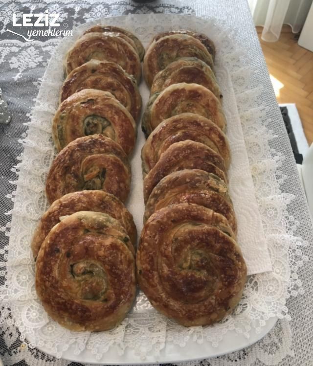 Ispanaklı El Açması Gül Börek