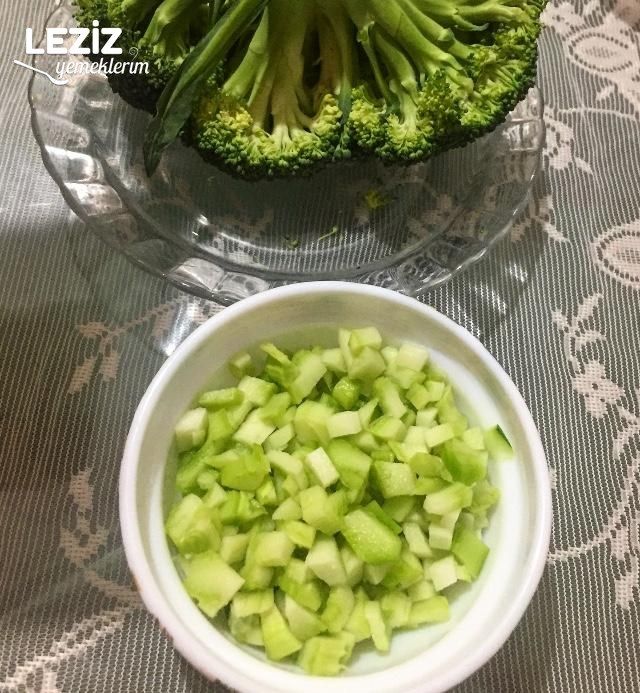 Brokoli Sapı Cacığı