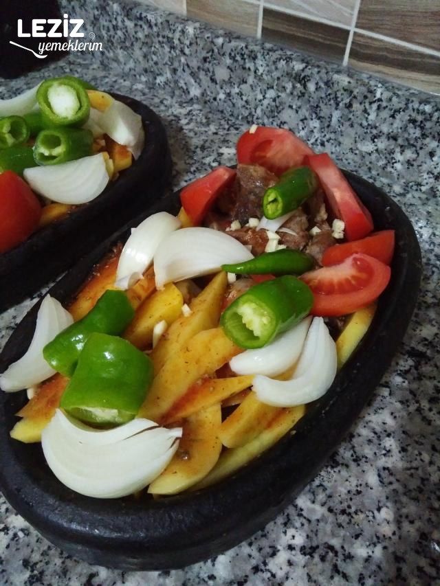 Güveçte Gerdan