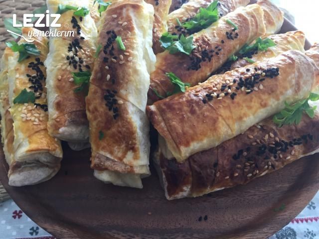 Artan Karnıyarık İçinden Kıymalı Börek