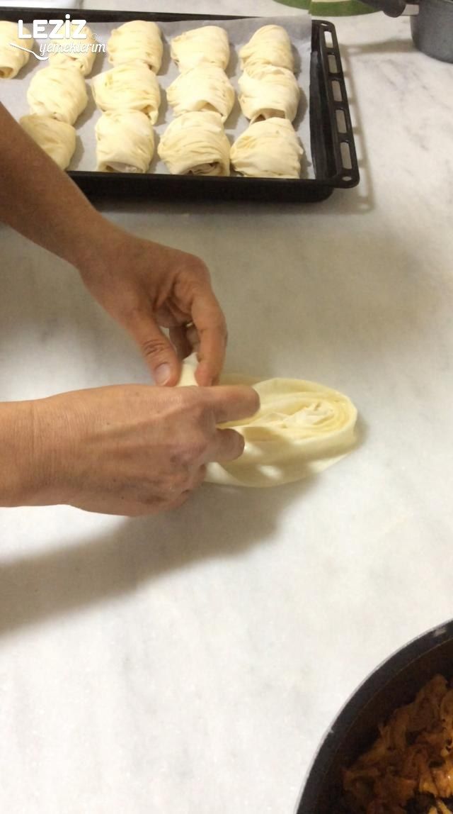 Yufkayla Midye Börek (Detaylı Resimli Anlatım)
