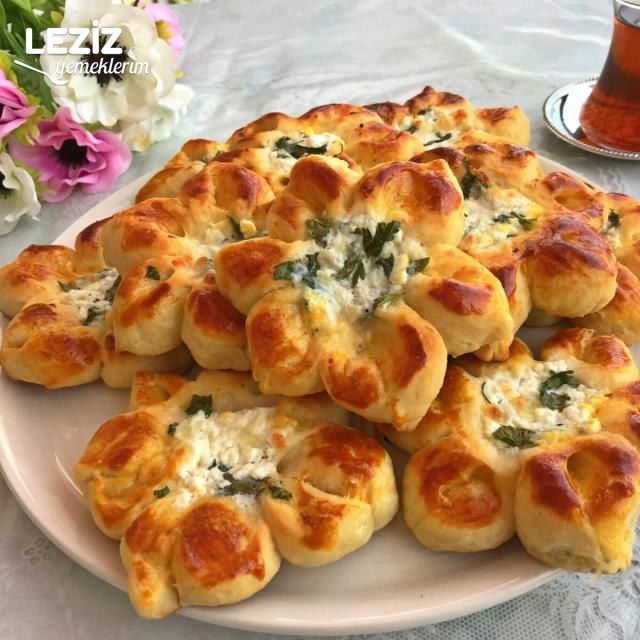 Çiçek Poğaça (Yoğurt Suyu İle Yapılmış)