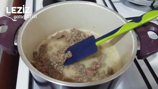 Beşamel Soslu Nefis Kıymalı Pırasa Tarifi