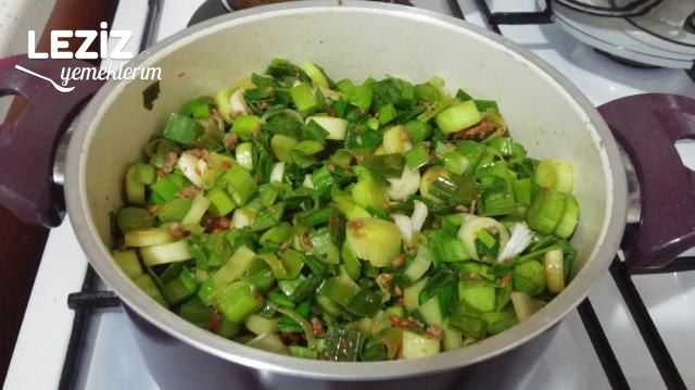 Beşamel Soslu Nefis Kıymalı Pırasa Tarifi