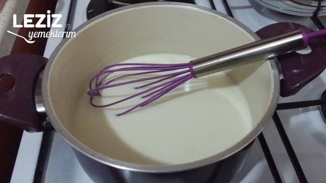 Beşamel Soslu Nefis Kıymalı Pırasa Tarifi