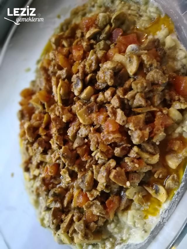 Beğendi Yatağında Mantarlı Kuzu Sote