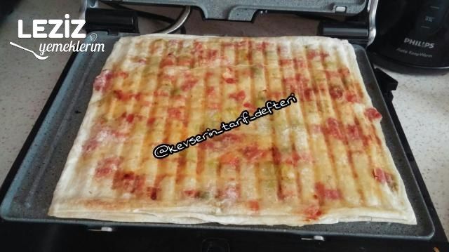 Tost Makinasında Sebzeli Börek Tarifi