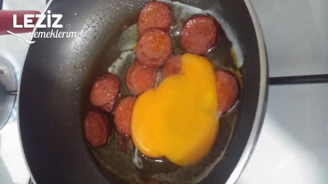 Sucuklu Yumurta Yapımı