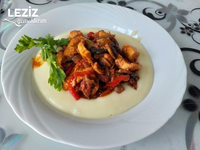 Patates Püresi Eşliğinde Mantarlı Tavuk Sote