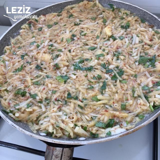 Börek Tadında Patatesli Omlet