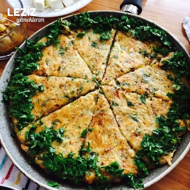Börek Tadında Patatesli Omlet