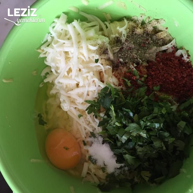 Börek Tadında Patatesli Omlet