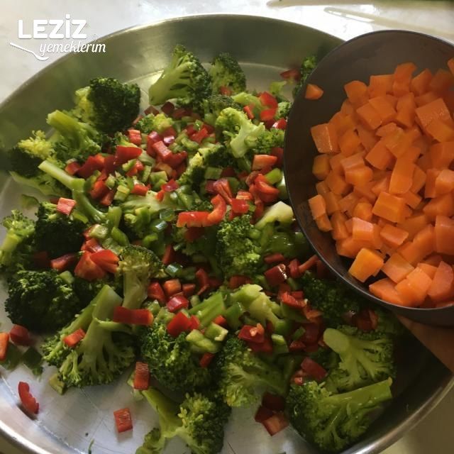 Narlı Brokoli Salatası
